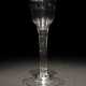 Schnapsglas wohl 19. Jh., aus farblosem Kristallglas, das Gl… - photo 1