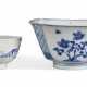 TWO BLUE AND WHITE VESSELS - Foto 1