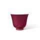 A RUBY-PINK-ENAMELED CUP - Foto 1