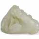 A SMALL WHITE JADE CARVING OF TWO HORSES - Foto 1