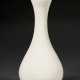 A DEHUA 'GARLIC-MOUTH' VASE - Foto 1