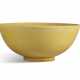 A YELLOW-GLAZED BOWL - фото 1