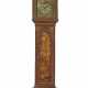 A GEORGE III SCARLET, GILT, AND POLYCHROME-JAPANNED LONG-CASE CLOCK - Foto 1