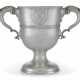 A GEORGE III IRISH SILVER TWO-HANDLED CUP - Foto 1