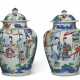 TWO CHINESE WUCAI JARS AND COVERS - фото 1