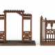 TWO ARCHITECTURAL MODELS OF AN ARBOR AND A GATEWAY - Foto 1