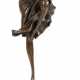 Bronze-Figur "Art-Deco-Tänzerin auf einem Bein stehend", Nachguß, braun patiniert, bezeichnet "D.H.Chiparus", Gießerplakette "JL Paris", auf rundem, schwarzem Marmorsockel, Ges.-H. 39 cm - Foto 1