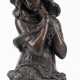 Büste "Junge Frau mit Trauben", im Jugendstil, Gips bronziert, auf Holzplinthe, Ges.-H. 42 cm - Foto 1