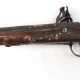 Steinschloßpistole, 18. Jh., nicht funktionstüchtig, Schloß defekt, starke Gebrauchspuren, L. 43 cm - Foto 1