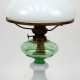 Petroleum-Tischlampe, Milchglasfuß, Petroleumbehälter aus grünem, facettiertem Glas, weißer Glasschirm, Zylinder fehlt, H. 51 cm - photo 1