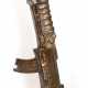 Lampenfuß in Form eines Maschinengewehres "Gunfireingsound Roma", Metall, bronziert, 1-flammig, neu verkabelt, auf rundem Metallfuß,Ges.-H. 130 cm - фото 1