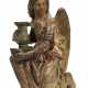 A POLYCHROME-DECORATED TERRACOTTA FIGURE OF A SEATED ANGEL HOLDING AN URN - Foto 1