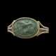 A ROMAN GREEN CHALCEDONY RINGSTONE WITH A LION - Foto 1