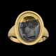 A EUROPEAN BLACK CHALCEDONY RINGSTONE WITH A HEAD OF HERCULES - Foto 1