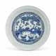 A LARGE SAFAVID BLUE AND WHITE POTTERY DISH - Foto 1