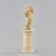 Carved ivory figurine of a boy with a bird 1800s. - Foto 1