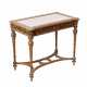 Table-vitrine sculptee en bois dore, dans l`esprit Napoleon III, fin XIXe siècle. - photo 1