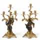 A PAIR OF FRENCH ORMOLU AND PATINATED BRONZE ‘CHINOISERIE’ CANDELABRA - Foto 1