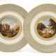 TWO SEVRES PORCELAIN 'BLEU AGATE' DESSERT PLATES FROM THE ‘SERVICE DES PETITES VUES DE FRANCE’ - Foto 1