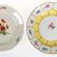 Meissen-Teller, dabei Bunte Blume 1, 2 Schleifstriche und X-Form, 4 Schleifstriche, Dm. 14 cm und 19 cm - Foto 1