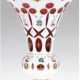 Vase, Böhmen 19. Jh., weißer Überfang und roter Innenüberfang, polychrome Blumenbemalung, Goldrand, Rand bestoßen H. 16,5 cm - photo 1