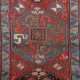 Wolkenband, Kazak, rot/grün und türkise Kante, ornamental gemustert, Kanten belaufen, 123x262 cm - фото 1