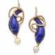 Lapis lazuli, diamond and yellow 9K gold snake shaped earrings holding a mm 8.20 circa pearl, diamonds in all ct. 1.00 circa, g 21.33 circa, length cm 6.3 circa. (slight defects) - Foto 1