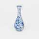 A Blue and White Garlic Vase. - фото 1