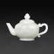 A CARVED WHITE JADE ‘PRUNUS AND BAMBOO’ TEA POT AND COVER - Foto 1