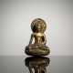 Kleine feuervergoldete Bronze des Buddha Shakyamuni - Foto 1