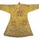 Bedeutende Robe für einen tibetischen Adligen aus kaiserlich gelber Seide - Foto 1