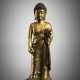 Seltene feuervergoldete Bronze des stehenden Buddha - Foto 1