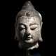 Ungewöhnlicher und seltener Terracotta-Kopf des Buddha mit Resten von Fassung - Foto 1