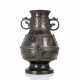 'Hu'-förmige Vase aus Bronze mit Silber- und Goldeinlagen - Foto 1