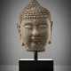 Sehr großer Kopf des Buddha aus Stein - photo 1