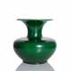 Vase in 'zun'-Form mit smaragdgrüner Glasur - фото 1