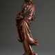 Guanyin auf Lotosblatt und Drachenkopf stehend in eleganter Bewegung, Redwood mit eingesetzten Glasaugen, China um 1900/1920, H. 43,5cm, kleine Fehlstellen am Gewandsaum - фото 1