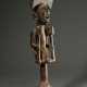 "Shango" Stab aus einer bekannten Werkstatt der Yoruba, West Afrika/ Nigeria, 1. Hälfte 20.Jh., schlanke männliche Holz Figur als Ritual Stab, H. 52cm, Alters- und Gebrauchsspuren, matte krustierende Patina, rü… - фото 1