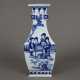 Dreieck-Vase - China, allseits dekoriert in Unterglasurblau,… - Foto 1