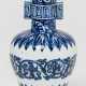 A CHINESE BLUE-WHITE PORCELAIN VASE - фото 1