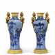 A PAIR OF LATE LOUIS XVI ORMOLU-MOUNTED CHINESE CELADON PORCELAIN VASES - Foto 1