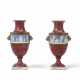 A PAIR OF DIRECTOIRE PORPHYRY-GROUND SEVRES PORCELAIN VASES - Foto 1