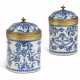 A PAIR OF REGENCE-STYLE ORMOLU-MOUNTED CHINESE BLUE AND WHITE PORCELAIN COVERED JARS - Foto 1