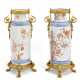 A PAIR OF LATE LOUIS XVI ORMOLU-MOUNTED CHINESE IMARI PORCELAIN VASES - Foto 1