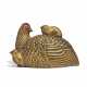 A LACQUER `HEN AND CHICK` BOX AND COVER - Foto 1