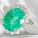 Ring: valuable platinum ring with large emerald of… - фото 1