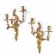 A PAIR OF LOUIS XV ORMOLU TWO-BRANCH WALL LIGHTS - Foto 1