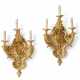 A PAIR OF FRENCH ORMOLU THREE-BRANCH WALL LIGHTS - Foto 1