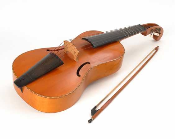 6 Cordes Du Violon Avec Archet Acheter En Ligne Aux Encheres Catalogue D Encheres Vente Aux Encheres 92 Art Et Antiquites A 25 10 18 Photo Prix Lot 1350 Sur Veryimportantlot Com 6 Cordes Du Violon Avec Archet Acheter En Ligne Aux Encheres Catalogue D Encheres Vente Aux Encheres 92 Art Et Antiquites A 25 10 18 Photo Prix Lot 1350 Sur Veryimportantlot Com