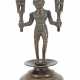Figürlicher Leuchter 19. Jh., Bronze, runder Stand, die voll… - Foto 1